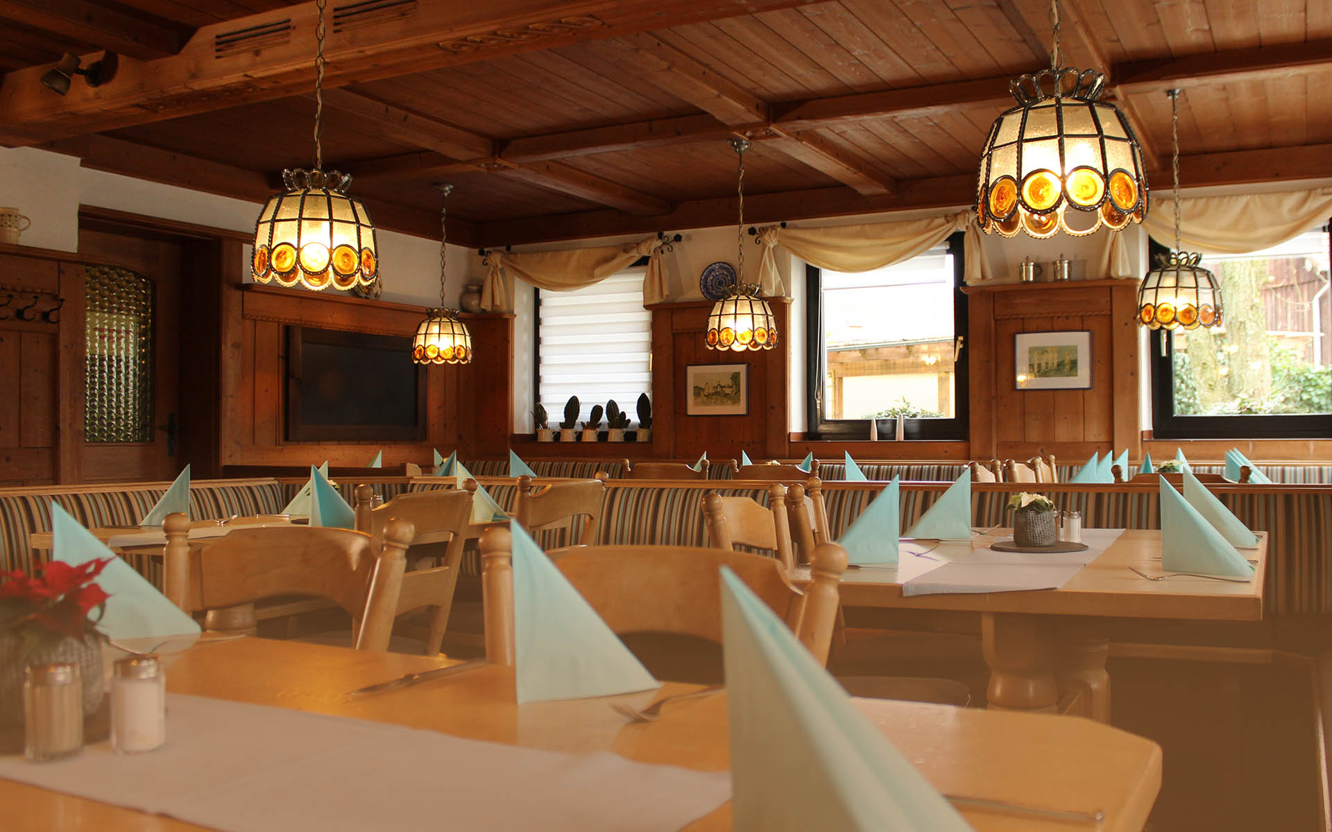 Gaststube mit rustikaler Einrichtung